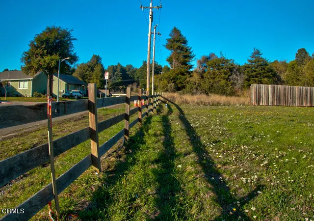 3rd image of 104 A N Dana St, Fort Bragg, CA 95437 | MLS# C1-11190