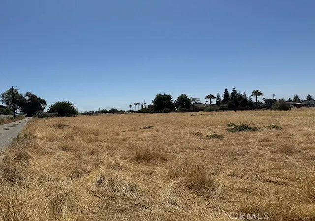 Homes for sale in Fresno, CA | 3207 N Valentine Ave, Fresno, CA 93722 | MLS# CV25194758