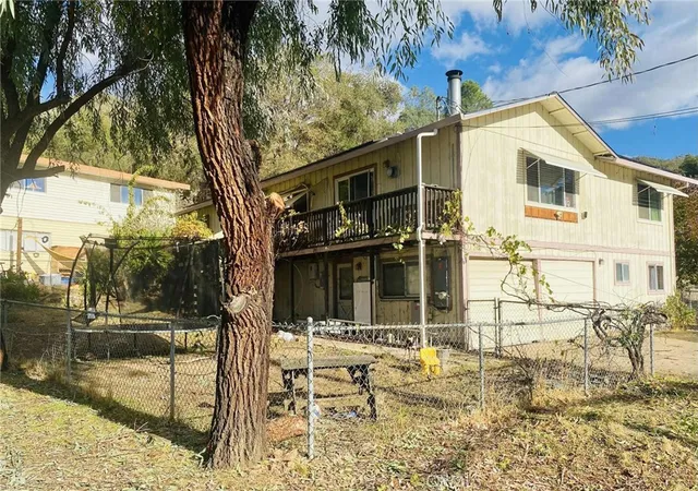Photo 3 of Single family home for sale at 2900 Oakcrest Dr, Lucerne, CA 95458 | MLS# LC25253449 | Listing updated on 2026-03-24