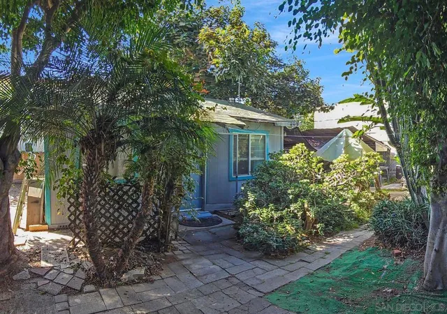 Homes for sale in Encinitas, CA | 600 N Coast Hwy 101, Encinitas, CA 92024 | MLS# 250043456SD