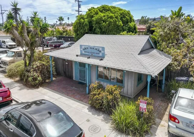 3rd image of 600 N Coast Hwy 101, Encinitas, CA 92024 | MLS# 250043456SD