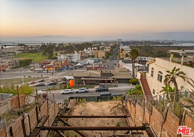 2nd image of 210 Montreal St, Los Angeles, CA 90293 | MLS# 25611323