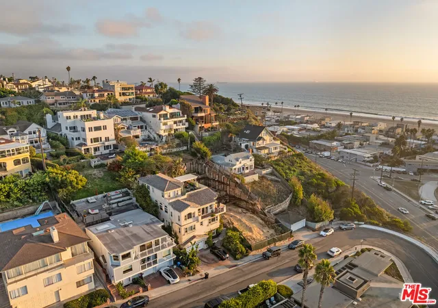 3rd image of 210 Montreal St, Los Angeles, CA 90293 | MLS# 25611323