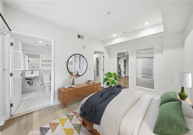 1st image of 2939 Leeward Ave #311, Los Angeles, CA 90005 | MLS# WS25254936