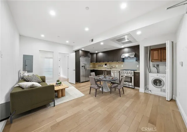 3rd image of 2939 Leeward Ave #311, Los Angeles, CA 90005 | MLS# WS25254936