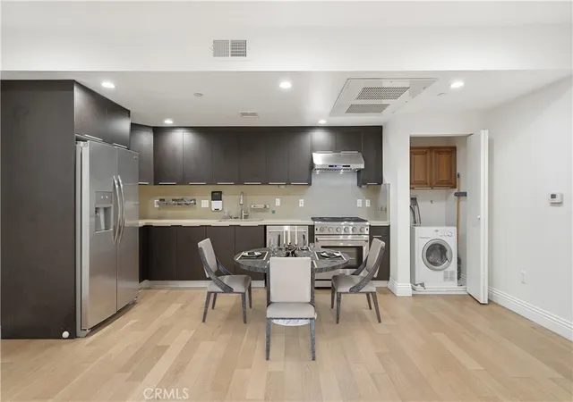 4th image of 2939 Leeward Ave #311, Los Angeles, CA 90005 | MLS# WS25254936