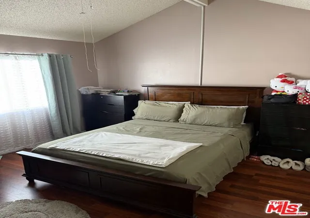 4th image of 26926 Flo Ln, Canyon Country, CA 91351