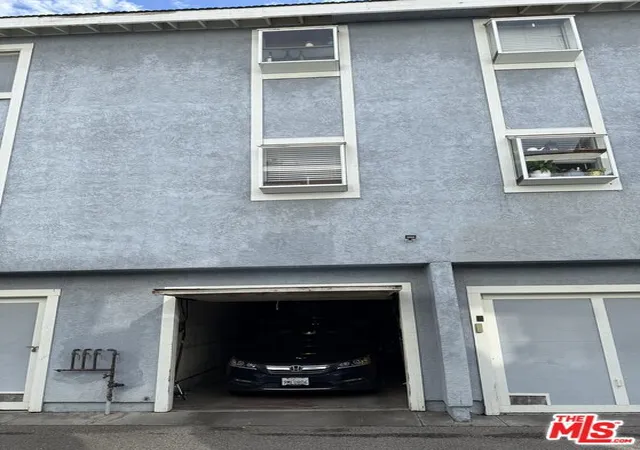 3rd image of 26926 Flo Ln, Canyon Country, CA 91351