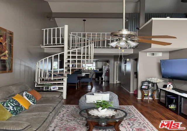 2nd image of 26926 Flo Ln, Canyon Country, CA 91351