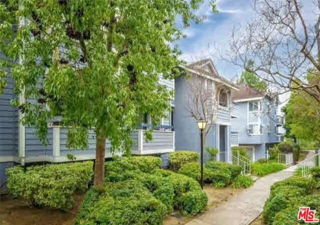 2nd image of 26926 Flo Ln #422, Canyon Country, CA 91351 | MLS# 25616361