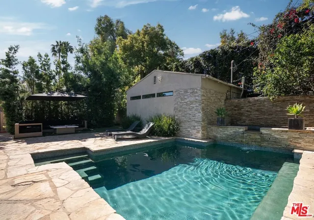 1st image of 107 S Gardner St, Los Angeles, CA 90036 | MLS# 25595023