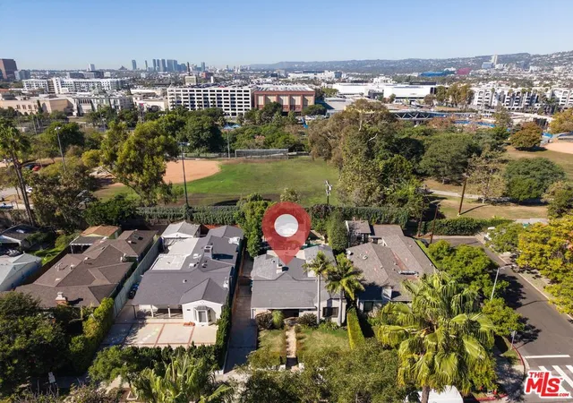 3rd image of 107 S Gardner St, Los Angeles, CA 90036 | MLS# 25595023