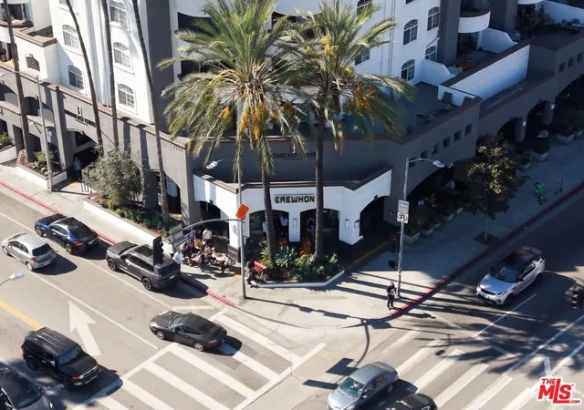 4th image of 107 S Gardner St, Los Angeles, CA 90036 | MLS# 25595023