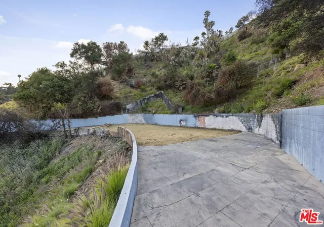 Photo 1 of Land for sale at 16613 Pequeno Pl, Pacific Palisades, CA 90272 | MLS# 25616299 | Listing updated on 2026-07-03