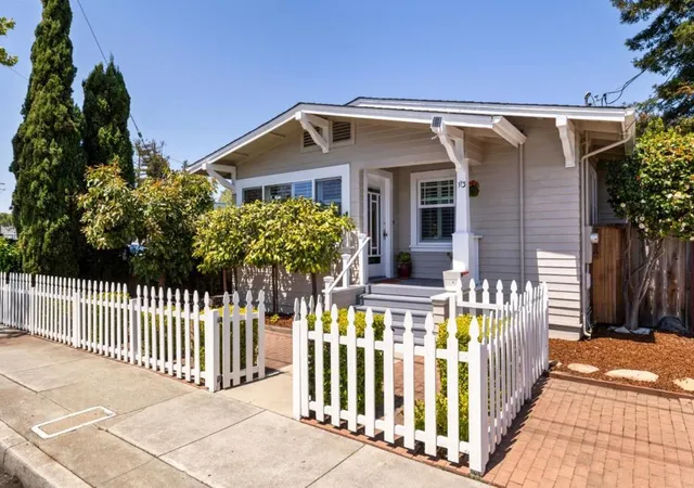 Photo 2 of Single family home for sale at 113 Washburn Ave, Santa Cruz, CA 95060 | MLS# ML82027018 | Listing updated on 2026-10-12