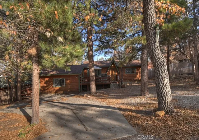 Photo 2 of Single family home for sale at 811 Leonard Ln, Sugarloaf, CA 92386 | MLS# IG25244379 | Listing updated on 2026-10-05