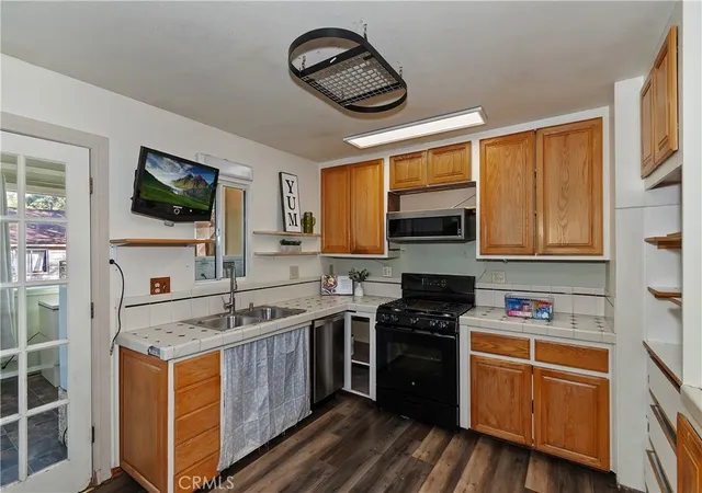 Photo 4 of Single family home for sale at 811 Leonard Ln, Sugarloaf, CA 92386 | MLS# IG25244379 | Listing updated on 2026-10-05