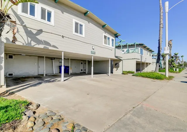 Listing Photo 5 - Condo for sale in building located at 1680 B Seacoast Dr Unit, Imperial Beach, CA 91932 - Unit #B