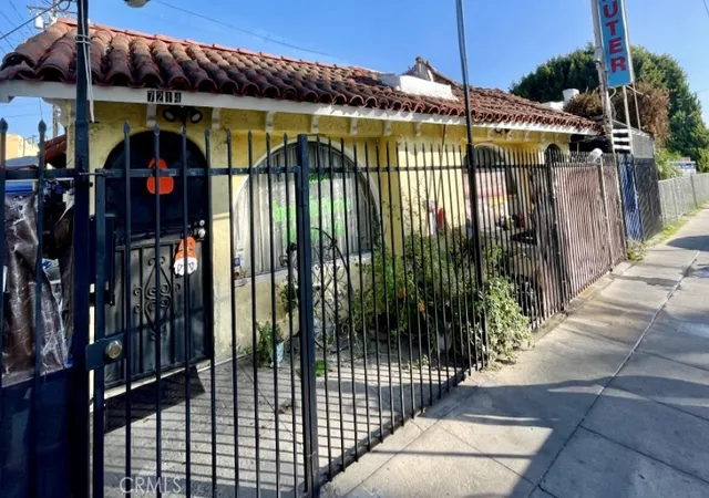 3rd image of 2703 Walnut St, Huntington Park, CA 90255 | MLS# CV25255032