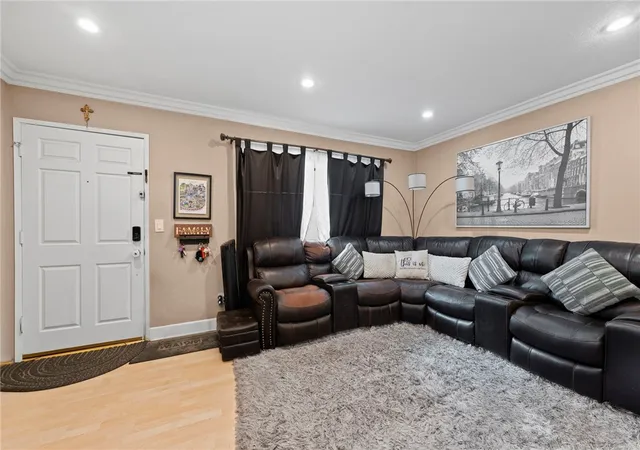 3rd image of 7035 Woodley #205, Van Nuys, CA 91406 | MLS# RS25257099