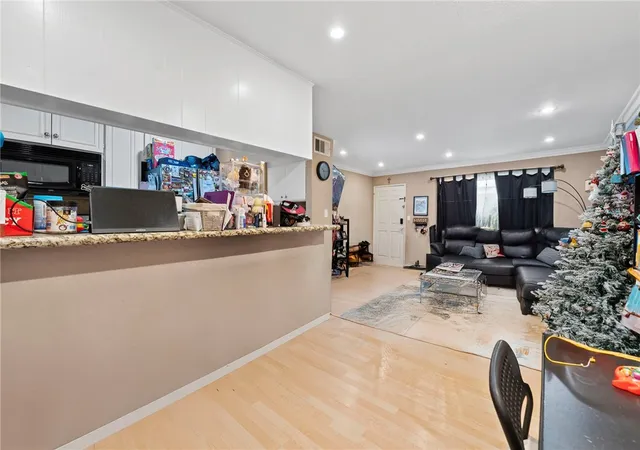 5th image of 7035 Woodley #205, Van Nuys, CA 91406 | MLS# RS25257099