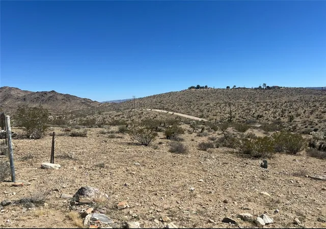 2nd image of 4515 Alta Ave, Yucca Valley, CA 92284 | MLS# PW25255787