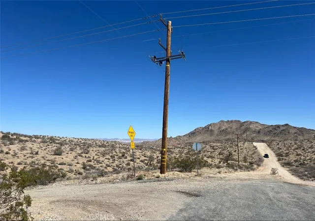 3rd image of 4515 Alta Ave, Yucca Valley, CA 92284 | MLS# PW25255787