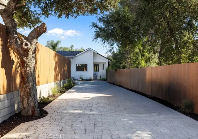 3rd image of 4210 New York Ave, La Crescenta, CA 91214 | MLS# PF25258056