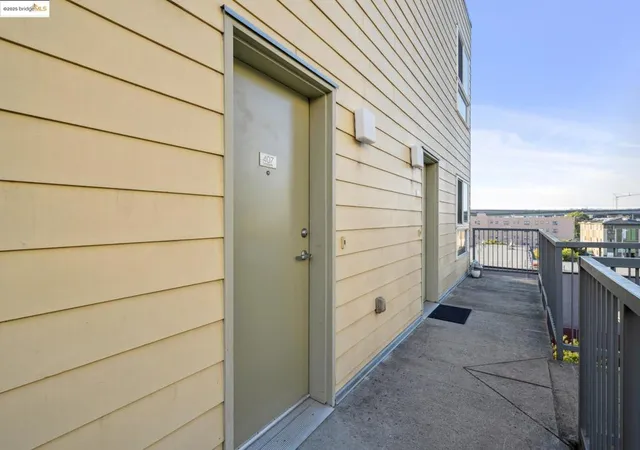 Photo 3 of Sale Pending at 485 W Macarthur Blvd #407, Oakland, CA 94609 | MLS# 41117198 | Listing updated on 2026-06-23