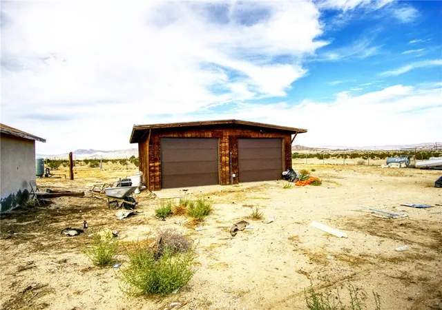 3rd image of 73510 Indian, 29 Palms, CA 92277 | MLS# JT25258571