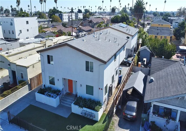 3rd image of 630 W 79Th, Los Angeles, CA 90044 | MLS# CV25259038