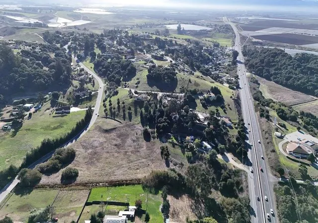 13th image of 10706 Country Meadows Rd, Salinas, CA 93907 | MLS# ML82027433