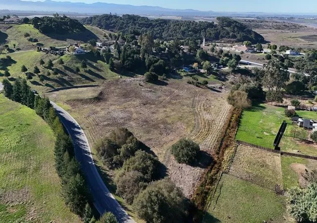1st image of 10706 Country Meadows Rd, Salinas, CA 93907 | MLS# ML82027433