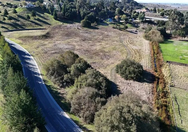 2nd image of 10706 Country Meadows Rd, Salinas, CA 93907 | MLS# ML82027433