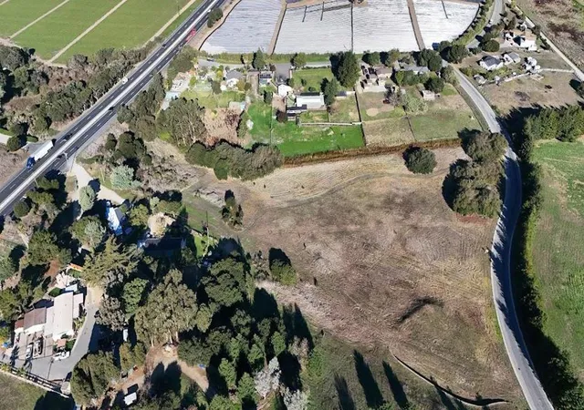 4th image of 10706 Country Meadows Rd, Salinas, CA 93907 | MLS# ML82027433
