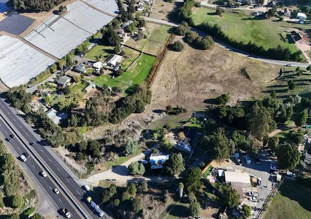 5th image of 10706 Country Meadows Rd, Salinas, CA 93907 | MLS# ML82027433