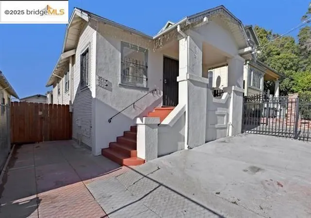 2nd image of 1993 38th Ave, Oakland, CA 94601 | MLS# 41117325