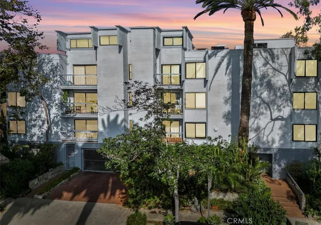 Photo 1 of Sale Pending at 7505 Hampton Ave #4, West Hollywood, CA 90046 | MLS# DW25260004 | Listing updated on 2026-08-04