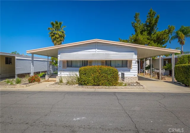Photo 1 of Sale Pending at 881 N Lake #301, Hemet, CA 92544 | MLS# SW25260018 | Listing updated on 2026-09-30