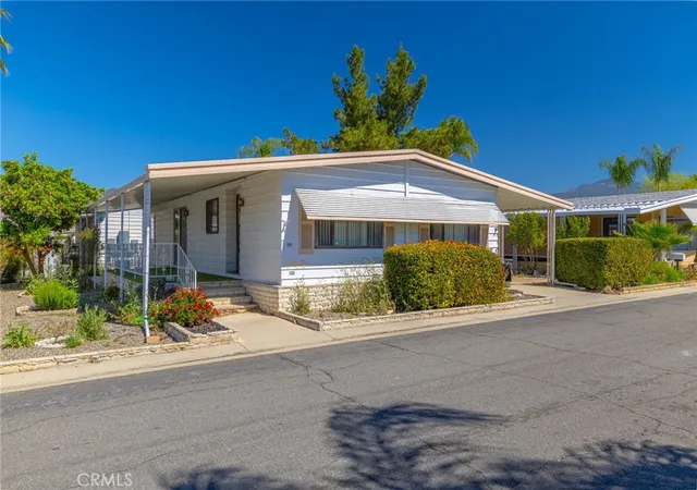 Photo 2 of Sale Pending at 881 N Lake #301, Hemet, CA 92544 | MLS# SW25260018 | Listing updated on 2026-09-30