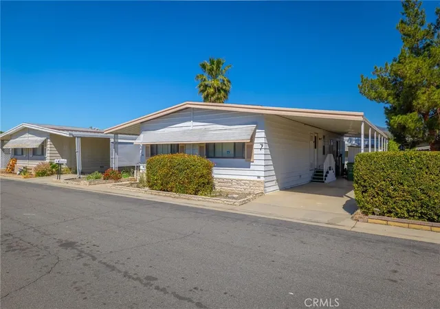 Photo 3 of Sale Pending at 881 N Lake #301, Hemet, CA 92544 | MLS# SW25260018 | Listing updated on 2026-09-30