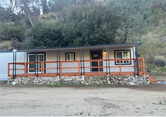 image of 18266 Caliente Creek Rd, Caliente, CA 93518 | MLS# CV25260850