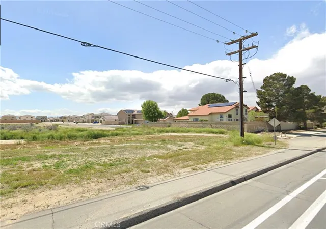 3rd image of 2126 E Avenue I, Lancaster, CA 93535 | MLS# GD25261171