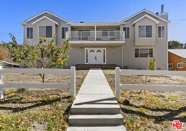 Photo 2 of Single family home for sale at 812 Glenbrook Dr, Frazier Park, CA 93225 | MLS# 25619475 | Listing updated on 2026-09-22