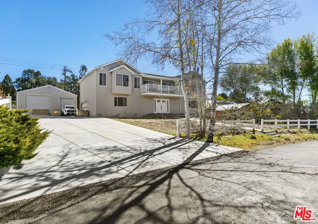 Photo 3 of Single family home for sale at 812 Glenbrook Dr, Frazier Park, CA 93225 | MLS# 25619475 | Listing updated on 2026-09-22