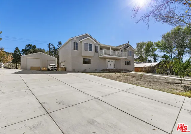 Photo 4 of Single family home for sale at 812 Glenbrook Dr, Frazier Park, CA 93225 | MLS# 25619475 | Listing updated on 2026-09-22
