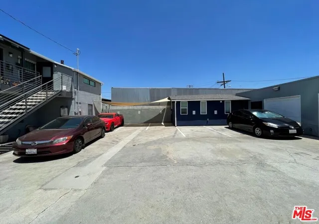 Photo 11 of Multi family home for sale at 15328 S San Pedro St, Gardena, CA 90248 | MLS# 25619649 | Listing updated on 2026-01-31