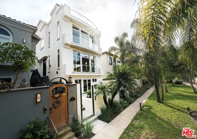 Photo 1 of Single family home for sale at 142 Union Jack Mall, Marina Del Rey, CA 90292 | MLS# 25617589 | Listing updated on 2026-09-21