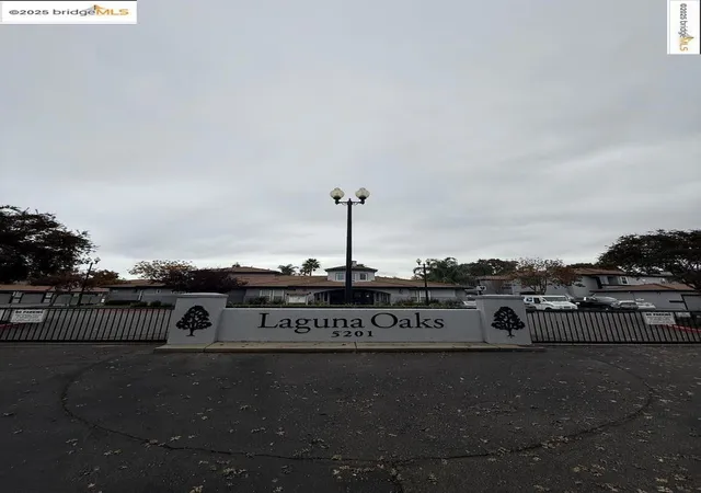 Homes for sale in Elk Grove, CA | 5201 Laguna Oaks Dr #UNIT 70, Elk Grove, CA 95758 | MLS# 41117633