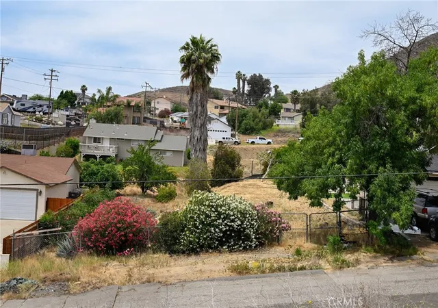 1st image of 0 Apn #351 043 011, Canyon Lake, CA 92587 | MLS# SR25118152